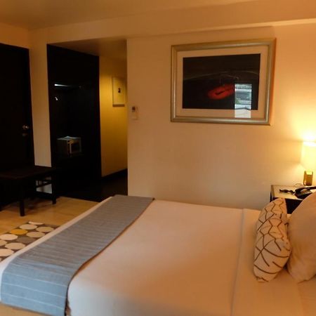 The Rose Bangkok Hotel Ngoại thất bức ảnh