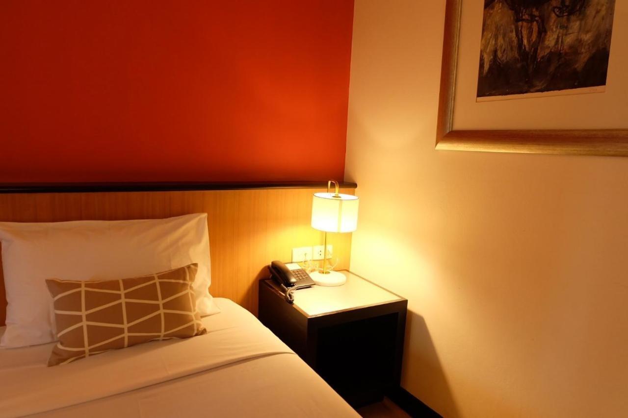 The Rose Bangkok Hotel Ngoại thất bức ảnh
